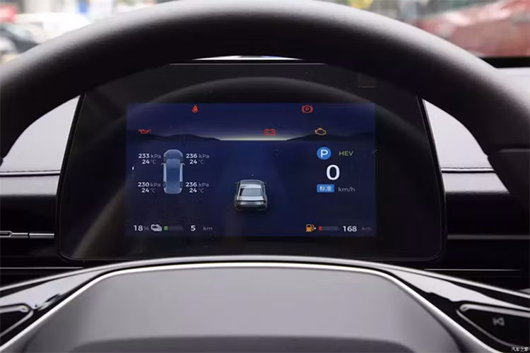 Xe cũng đã được công bố bán trước bắt đầu tại Triển lãm ô tô Quảng Châu vào tháng 11, mức giá xe Wuling Starlight 2024 từ 93.800 đến 109.800 nhân dân tệ (13.200 – 15.500 USD, tương đương là 307 triệu đồng đến 360 triệu đồng.).