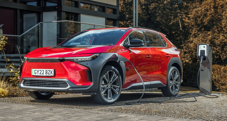 Toyota va Lexus se su dung chuan sac oto dien cua Tesla tu 2025