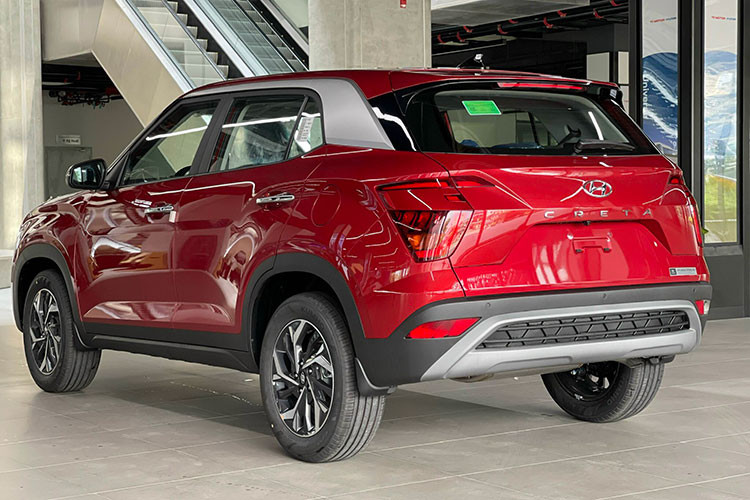 Thậm chí, doanh số trong tháng 8/2023 vừa qua của mẫu xe SUV cỡ B - Hyundai Creta tại Việt Nam chỉ bằng 1/3 của Kia Seltos và 1/5 của Toyota Corolla Cross. Đây cũng là tháng thứ ba liên tiếp mẫu xe này phải xếp dưới Toyota Corolla Cross và Kia Seltos.