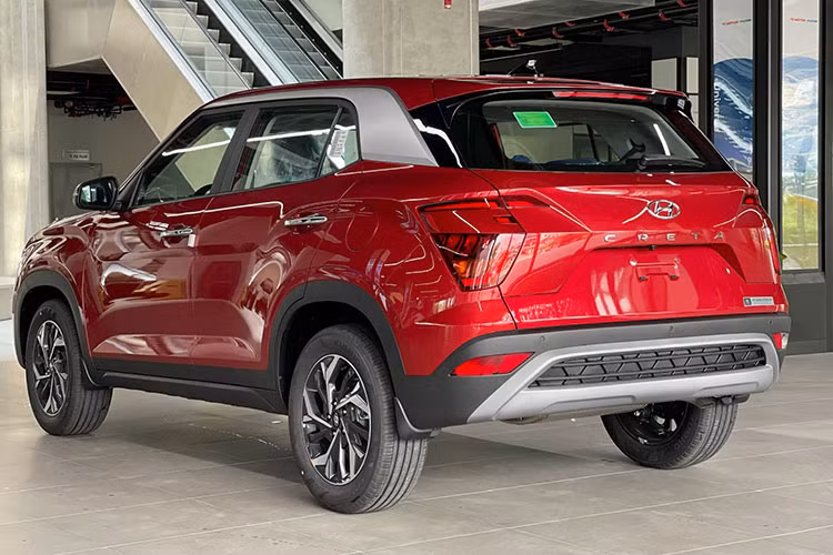 Thậm chí, doanh số trong tháng 8/2023 vừa qua của mẫu xe SUV cỡ B - Hyundai Creta tại Việt Nam chỉ bằng 1/3 của Kia Seltos và 1/5 của Toyota Corolla Cross. Đây cũng là tháng thứ ba liên tiếp mẫu xe này phải xếp dưới Toyota Corolla Cross và Kia Seltos.