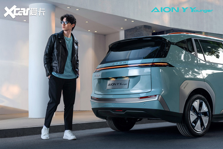 Ở thế hệ mới này, SUV điện GAC Aion Y Younger sở hữu hệ thống truyền động được nâng cấp, còn thiết kế ngoại thất và nội thất phần lớn được giữ nguyên so với bản tiêu chuẩn đã ra mắt trước đó.