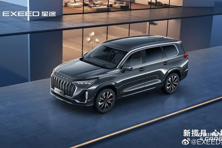 Exeed Lanyue 2023 vẫn được trang bị khối động cơ 2.0T với công suất tối đa 261 mã lực và mô-men xoắn cực đại 400 Nm, kết hợp với hộp số DCT 7 cấp cùng hệ truyền động 2 và 4 bánh cho tùy bản khác nhau.