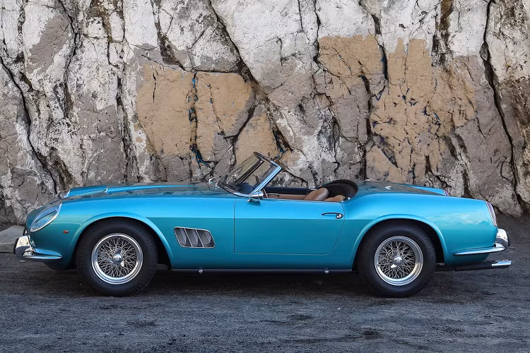 Chiếc xe được mua với giá 2.400 USD vào năm 1971 bởi những người đam mê Ferrari là Charles Betz và Fred Peters ở khu vực San Pedro của Los Angles khi họ đang tìm kiếm các bộ phận cho xe thể thao Porsche.