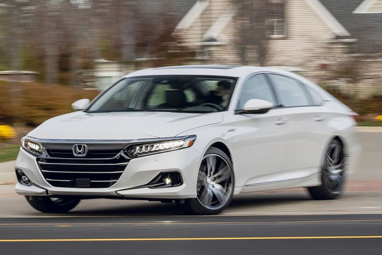 Để giúp những người đang có ý định mua một chiếc ôtô có thể đưa ra quyết định mua hàng sáng suốt, các chuyên gia tại Kelley Blue Book - một công ty của Cox Automotive, đã công bố danh sách những mẫu xe có chi phí "nuôi" thấp nhất trong 5 năm đầu sở hữu ở các phân khúc tại thị trường Mỹ.