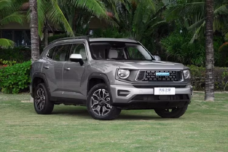 Ở kích thước, chiều dài x rộng x cao lần lượt của Haval Big Dog thế hệ thứ hai sẽ là 4.705 mm × 1.908 mm và 1.780 mm, chiều dài cơ sở 2.810 mm, góc tới 24°, góc thoát 30°, trục dọc góc vượt 19° và khoảng sáng gầm xe tối thiểu 200mm, giúp xe có khả năng vượt 1 số địa hình cơ bản.