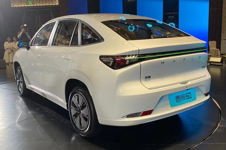 Quan trọng hơn, vì hướng đến ngành dịch vụ, Cao Cao đã mang đến cho mẫu xe điện đầu tiên của mình 1 tính năng vô cùng hữu ích đó là chống say xe, giúp cho người "tiền đình yếu" có thêm sự tự tin và thoải mái khi đi xa.