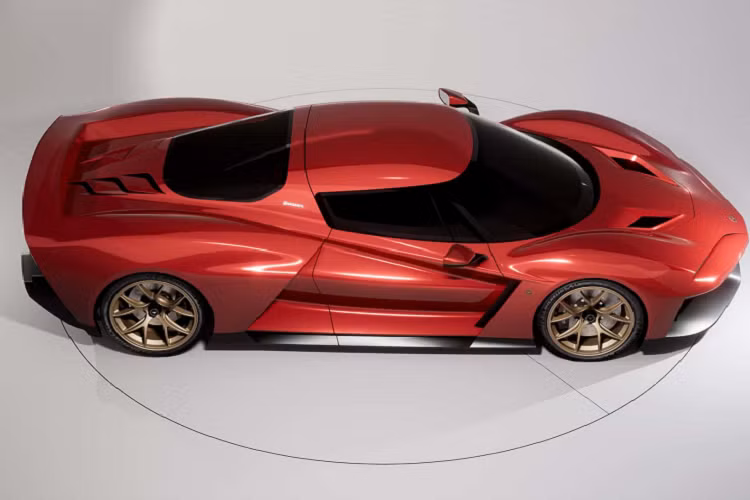 Sau khi đoạn phác thảo về mẫu xe này vào tháng 2 năm nay, hình ảnh mới cho chúng ta cái nhìn rõ hơn về Giotto và phần tiếp theo của 5300 GT Corsa Revival. Mẫu siêu xe Bizzarrini Giotto được gọi là "Hyper GT" với thân xe làm bằng sợi carbon, trang bị động cơ V12 hút khí tự nhiên Cosworth được hỗ trợ bởi công nghệ đua xe thể thao.