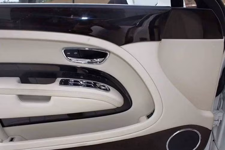 Được biết, để có thể hoàn thiện một chiếc xe siêu sang Bentley Mulsanne phải mất 170 giờ công lao động cho việc hoàn thành chiếc xe. Trong đó bao gồm 26 giờ làm máy và 86 giờ sơn xe.