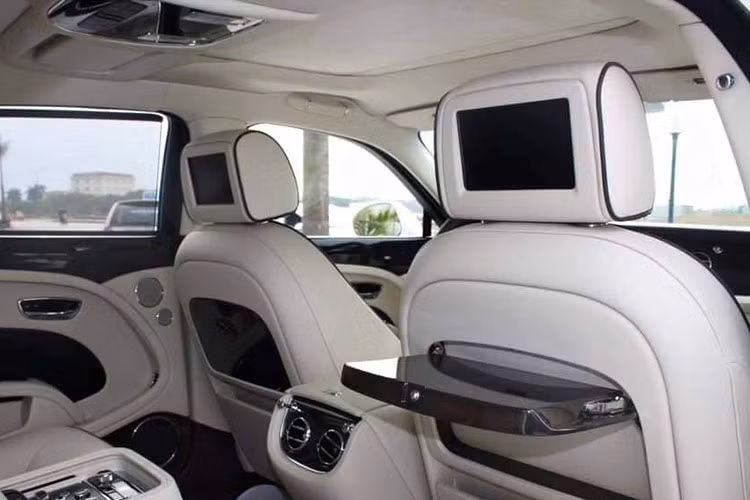 Chưa hết, mỗi lần bạn ghé thăm cabin của Bentley Mulsanne bạn sẽ được thưởng lãm mùi hương đặc trưng rất Anh, rất Bentley với những bí kíp tạo ra có chủ đích của những nghệ nhân tài hoa thượng thừa.
