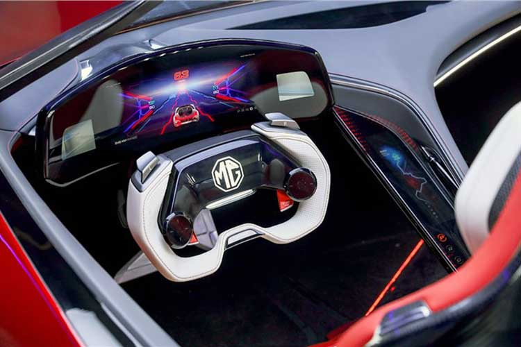 Carl Gotham, Giám đốc thiết kế cao cấp của studio MG ở Marylebone, London cho biết, Cyberster đánh dấu sự khởi đầu của một “chương mới” cho nhãn hiệu ôtô này. Ông cũng nhấn mạnh tầm quan trọng của phong cách tôn trọng di sản phong phú của thương hiệu, trong khi vẫn vượt qua ranh giới của thiết kế hiện đại.