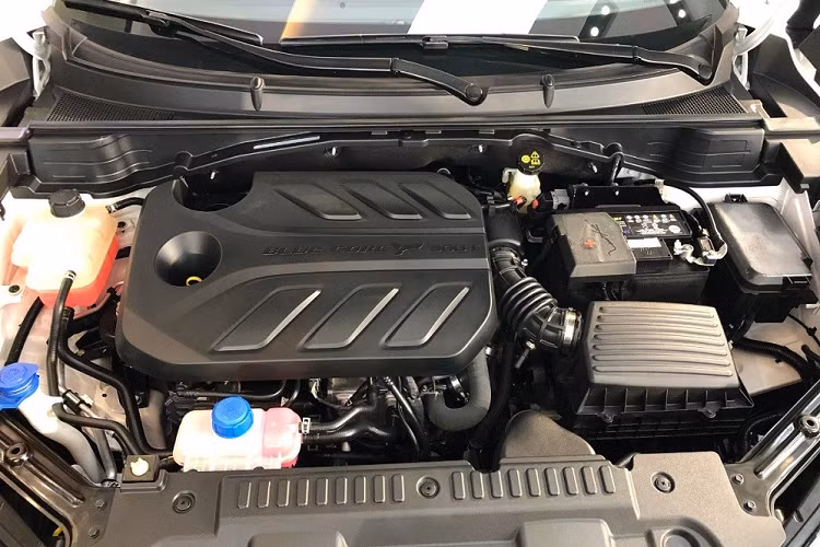 Đó là chưa kể đến những tính năng an toàn chủ động ADAS như hệ thống cảnh báo điểm mù, hỗ trợ giữ làn đường, phanh khẩn cấp tự động, hệ thống kiểm soát hành trình thích ứng, hỗ trợ tự lái ở tốc độ thấp khi tắc đường, cảnh báo va chạm phía trước, cảnh báo lệch làn đường và cảnh báo phương tiện cắt ngang khi lùi.