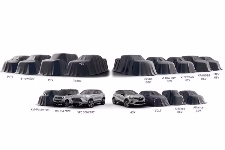 Mitsubishi mới đây đã công bố lộ trình phát triển sản phẩm trong vòng 5 năm tới của thương hiệu. Bản kế hoạch của hãng xe Nhật Bản cũng bao gồm các mẫu minivan động cơ đốt trong và hybrid, Mitsubishi Xpander hybrid được ra mắt vào năm sau và một mẫu kei car mới dành riêng cho thị trường Nhật Bản. Đáng chú ý là mẫu xe bán tải dùng động cơ đốt trong dự kiến sẽ ra mắt ngay trong năm nay để kế nhiệm Mitsubishi Triton. Với mẫu xe này, Mitsubishi cũng chủ động để lộ kiểu đèn pha đặc trưng của hãng trong thời gian gần đây. Có vẻ phiên bản mới của Mitsubishi Triton sẽ chia sẻ thiết kế và khung gầm với mẫu xe trong cùng liên minh là Nissan Navara. Ngoài ra, còn có một mẫu xe bán tải thuần điện nữa nằm trong kế hoạch của Mitsubishi nhưng hiện chưa có thông tin.