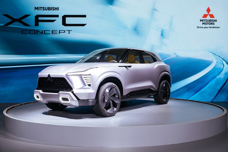 Mitsubishi dự kiến cũng sẽ vén màn phiên bản thương mại của mẫu xe concept XFC từng trình làng trong triển lãm Ô tô Việt Nam 2022. Bên cạnh Triton thế hệ mới, trong năm nay, hãng Mitsubishi dự kiến cũng sẽ vén màn phiên bản thương mại của mẫu xe concept XFC từng trình làng trong triển lãm Ô tô Việt Nam 2022 diễn ra vào tháng 10 năm ngoái. Mitsubishi dự định sẽ sản xuất XFC tại nhà máy ở Indonesia để phục vụ thị trường này và xuất khẩu, tương tự chiến lược áp dụng với Xpander. Do đó, Mitsubishi XFC dành cho Việt Nam dự kiến sẽ là xe nhập khẩu nguyên chiếc từ Indonesia. Trong 2025, Mitsubishi sẽ ra mắt 1 mẫu xe PPV (Passenger Pickup Vehicle) mới, có thể là sản phẩm thay thế Pajero Sport với thiết kế vuông vắn hơn, tương tự những hình ảnh mới hé lộ gần đây của Hyundai SantaFe.