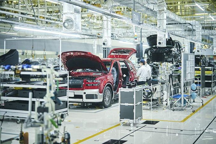 “Bài thi viết khó hơn bài thực hành, với 200 câu hỏi, nhưng lần đầu tiên tôi đã vượt qua bằng cách chăm chỉ đọc sách kể từ ngày còn là sinh viên”, Hiroki cho biết khi phỏng vấn với tạp chí nội bộ Thời đại Toyota.