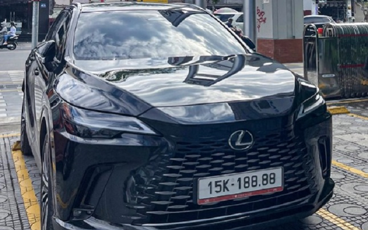 Lexus RX350 cua dai gia Hai Phong trung bien “tu quy 8