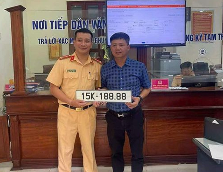 Lexus RX350 cua dai gia Hai Phong trung bien “tu quy 8