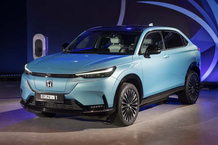 Hiện giá xe Honda e:Ny1 2024 tại thị trường Thái Lan chưa được hé lộ. Trong khi đó, Honda e:NS1 và e:NP1 có giá dao động từ 175.000 - 218.000 Nhân dân tệ (khoảng 586 - 731 triệu đồng) tại thị trường Trung Quốc.