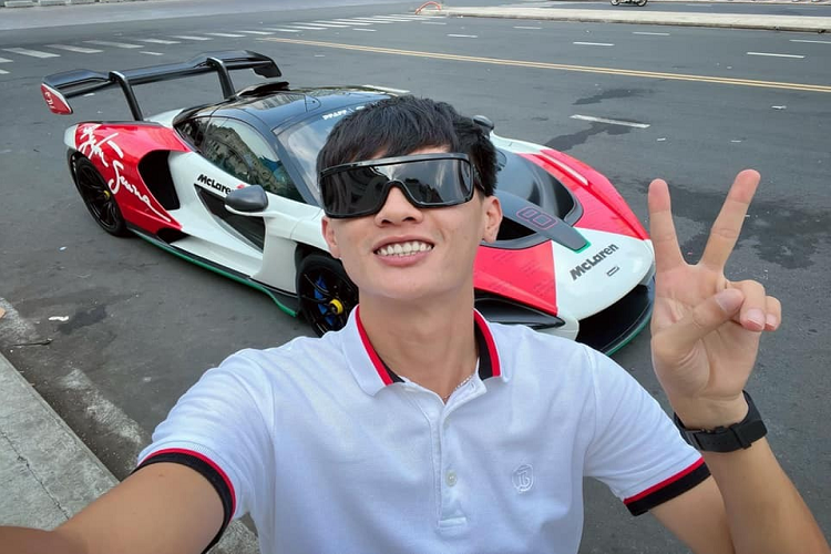 Dù có những ước mơ không thành hiện thực trên, nhưng Phan Công Khanh cũng đã nhập về Việt Nam đến 3 bom tấn rất khủng, đó là siêu xe hypercar Porsche 918 Spyder chỉ có 918 xe trên toàn cầu, siêu xe hypercar McLaren Senna sản xuất bản giới hạn 500 chiếc và cuối cùng, chính là xe đua đường phố McLaren Senna GTR hiện đang nằm ngoài bãi xe của cảng Cát Lái