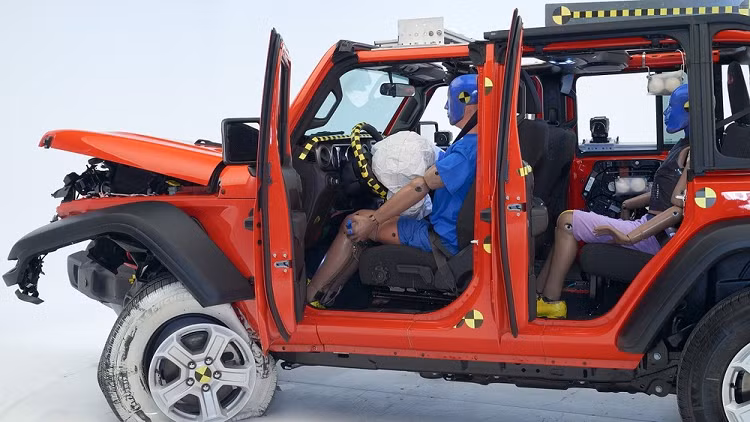 Loat xe oto SUV gia dinh bao ve hanh khach phia sau tot nhat-Hinh-2