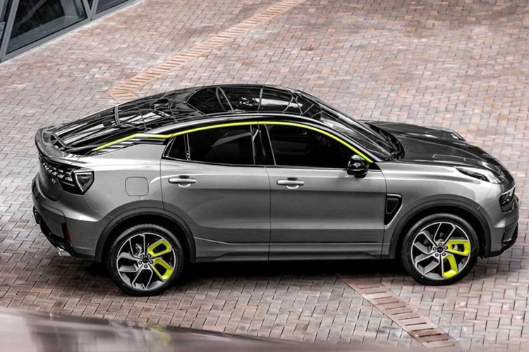 Kết nối với đó là hộp số tự động 8 cấp. Cuối cùng là Lynk &amp; Co 09, mẫu SUV lớn nhất của thương hiệu Trung Quốc. Xe được phát triển dựa trên nền tảng khung gầm của Volvo XC90 với chiều dài, chiều rộng và chiều cao lần lượt là 5.042mm, 1.977mm và 1.780mm.