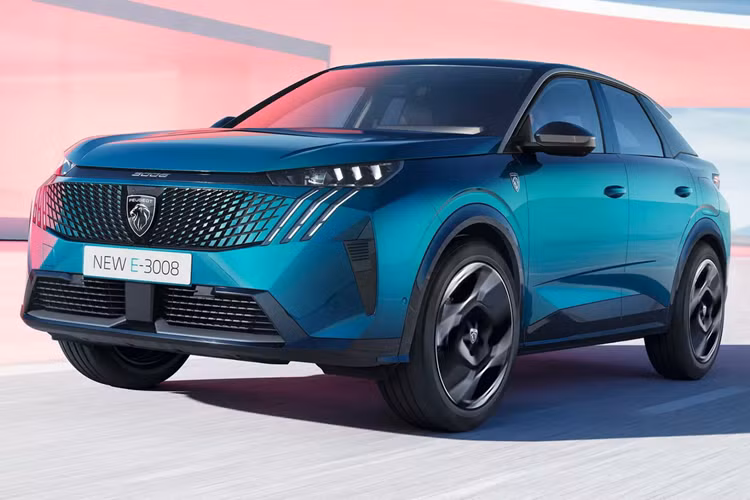 Về trường hợp của Volvo EX30, dù mang thương hiệu gốc Thụy Điển nhưng mẫu xe này được thiết kế ở Trung Quốc và hiện chỉ được sản xuất ở đó. Hầu như bất cứ ai cũng đã biết rằng Volvo thuộc sở hữu của Geely, tuy nhiên với EX30 này thì khách hàng hoàn toàn có thể mua phải xe điện Trung Quốc mà không hề nhận ra sự thật phía sau.