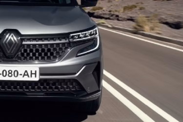 Hoặc có xe sẽ chạy thử ở Đức hoặc Romania, trên cung đường cao tốc Transfagarasan nổi tiếng về độ quanh co và khúc khuỷu. Sau cùng, tất cả các dữ liệu của 160 chiếc xe này sẽ được gửi về nhà máy để các kỹ sư cùng nhau phân tích, giải quyết vấn đề, điều đỉnh để phù hợp nhất với người dùng.