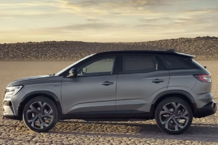 Theo hãng chia sẻ, chiếc SUV Renault Austral 2023 mới đã trải qua quãng đường thử nghiệm 2,8 triệu km, tương đương chạy quanh Trái đất gần 75 lần. Có 160 chiếc xe sẽ được thử nghiệm đầu tiên tại một đường đua ở Trung tâm Kỹ thuật Aubevoye gần Paris, Pháp.