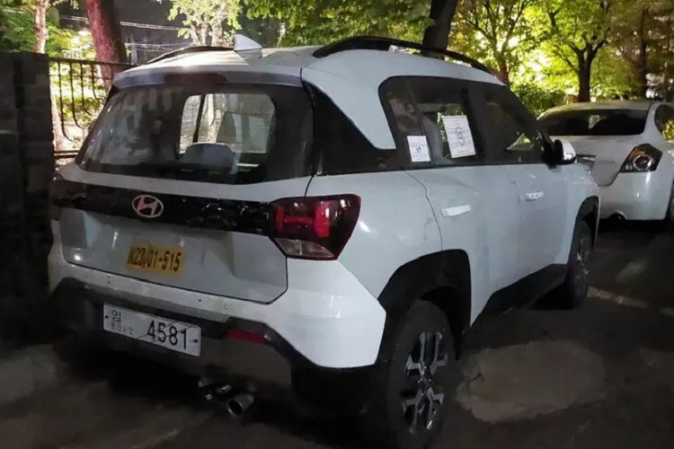 Rất có thể Hyundai Exter sử dụng chung nền tảng khung gầm với mẫu K1 như những Grand i10 Nios/Aura, i10 ở Ấn Độ và Casper ở Hàn Quốc. Khi ra mắt nó sẽ phải cạnh tranh với các đối thủ cùng phân khúc SUV đô thị hạng A như Suzuki Ignis, Tata Punch và Mahindra KUV100, hoặc là cả VinFast VF5, Toyota Raize và Kia Sonet khi đưa về Việt Nam.