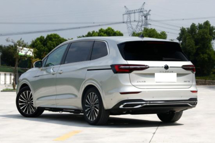 Khác với đối thủ Kia Carnival, Volkswagen Viloran không sở hữu thiết kế MPV lai SUV. Thay vào đó, mẫu xe này được thiết kế theo phong cách đặc trưng của xe minivan Âu - Mỹ với những đường nét mềm mại và mượt mà. Hiện chưa có thông tin cụ thể về trang bị của Volkswagen Viloran tại Việt Nam.