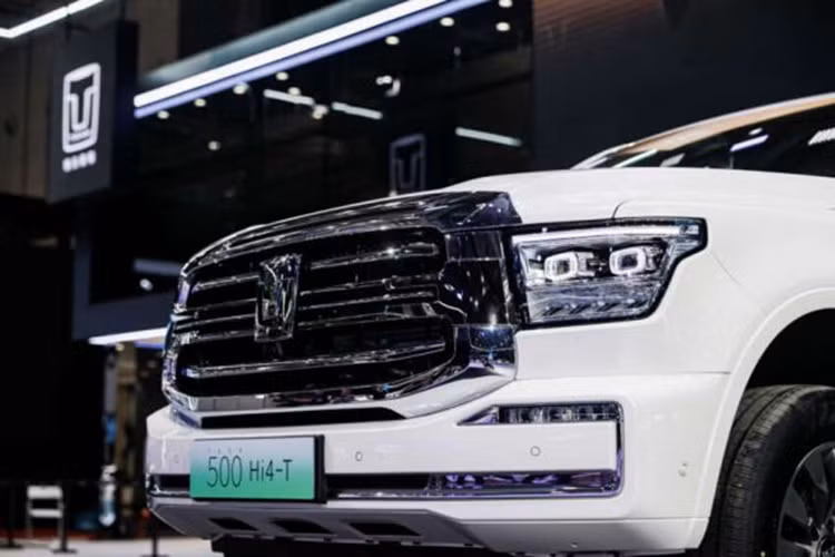 Ở cấp độ phần cứng off-road, kiến trúc Hi4-T sử dụng hệ dẫn động bốn bánh TOD với chức năng khóa cơ, có thể đạt được chuyển đổi mô-men xoắn 0-100% giữa trục trước và trục sau. với chức năng khóa trung tâm Mlock và khóa Mlock.