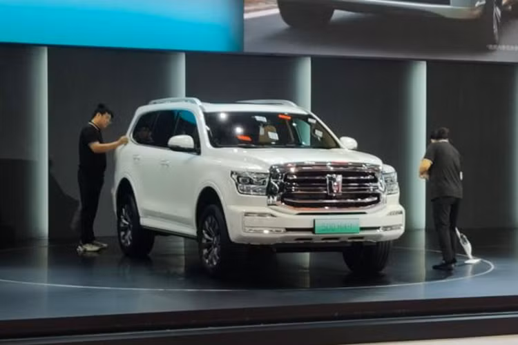 Bộ ắc quy được lắp đặt và cố định tại nhiều điểm ở bên trong các dầm ngang, dọc lớn của xe và ở phần trên của sàn thân xe, có tác dụng bảo vệ ắc quy an toàn, có thể ngăn ngừa va đập, va chạm, cháy, lội nước. Nó cũng có khả năng kéo 2,5 tấn.