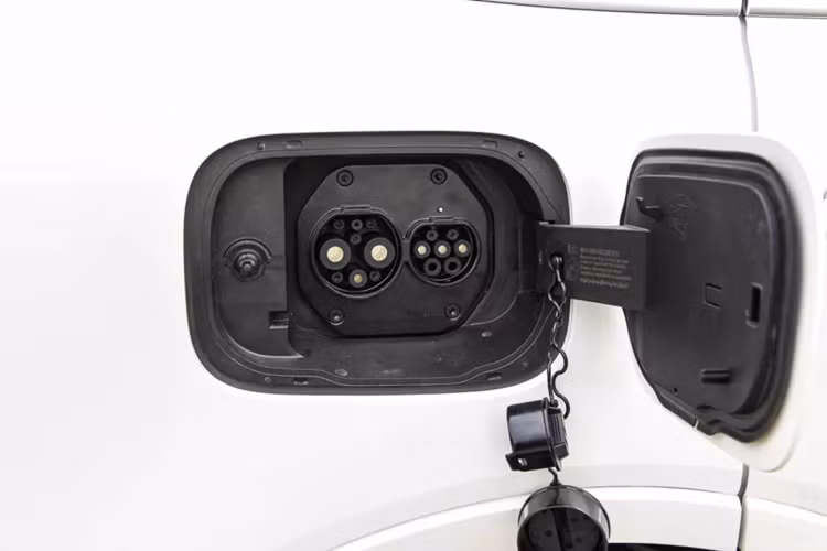 Tank 500 Hi4-T được trang bị kiến trúc siêu hybrid Hi4-T địa hình của Great Wall Motor, được phát triển đặc biệt cho xe địa hình mới và dựa trên nền tảng xe Tank mô hình cuối cùng của cùng loại. Động cơ 2.0T + hệ truyền động hộp số 9HAT kết hợp với động cơ P2, có công suất toàn diện tối đa 300 kW, tương đương 402 mã lực và mô-men xoắn cực đại 750 Nm.