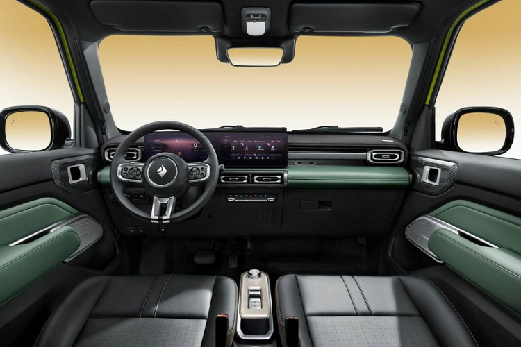 Về kích thước thân xe, chiều dài, chiều, rộng và chiều cao của xe Baojun Yep lần lượt là 3.381 mm, 1.685mm, 1.721 mm cùng chiều dài cơ sở 2.110 mm.