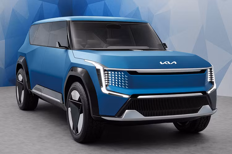 Chỉ biết rằng, quãng đường di chuyển sau một lần sạc đầy pin của xe dao động từ 354 - 467 km. Dù chưa được công bố giá bán, nhưng nhiều khả năng, giá xe Kia EV9 2024 sẽ có mức dao động từ 56.000 USD - 73.000 USD (khoảng 1,3 - 1,7 tỷ đồng).