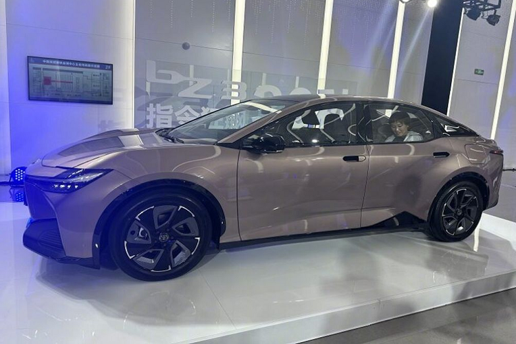 Toyota cho biết bZ3 đã nhận được sự quan tâm của khách hàng ngay trong ngày đầu mở bán và thu về hơn 5.000 đơn đặt hàng sau 24 giờ - vượt xa kỳ vọng của hãng.