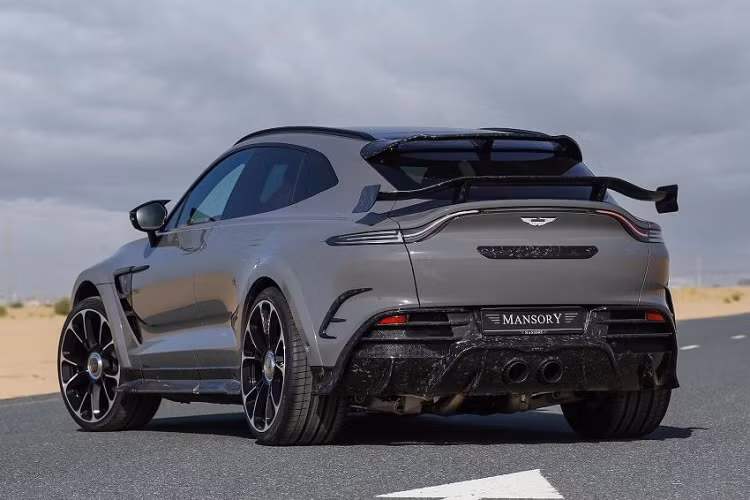 Với những kinh nghiệm trong lĩnh vực nâng hiệu suất của các mẫu xe, Mansory đã cải thiện sức mạnh của siêu SUV Aston Martin DBX. Dù hãng độ Manasory không cung cấp thông tin chi phí thực hiện gói độ nhưng chắc chắn, nó không hề rẻ.