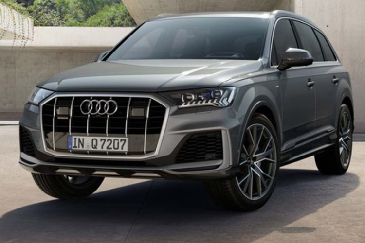Audi Q7 Là mẫu xe sang được nhiều người ưa thích, nhưng Q7 cũng bị khấu hao khá nhiều, khoảng 56,8% sau 5 năm đầu tiên. Như vậy, người dùng sẽ mất khoảng 41.731 USD (hơn 1 tỷ VNĐ) so với giá bán lẻ khuyến nghị của nhà sản xuất.
