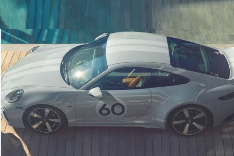 Như vậy, để sở hữu một chiếc Porsche 911 Sport Classic, khách hàng sẽ phải chịu mức giá tăng thêm 86,5%. Với mức giá này, chiếc Porsche 911 Sport Classic 2023 thậm chí còn đắt hơn cả các siêu xe giới hạn của McLaren, Lamborghini hay Ferrari.