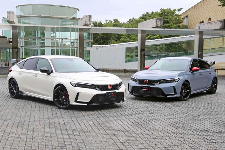 Đến ngày 1/9/2022, xe bắt đầu được bày bán tại thị trường nội địa. Hiện nay, Honda Civic Type R 2023 hiệu suất cao đang được lắp ráp tại nhà máy ở Saitama, Nhật Bản, với sản lượng chỉ 400 chiếc một tháng.