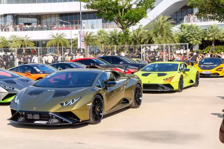 McLaren GT, Porsche 911 GT3 RS bản 992 mới ra mắt trong năm nay, Mercedes-AMG GT Black Series, 2 mẫu xe mà ông Đặng Lê Nguyên Vũ đang còn thiếu trong đội hình xe Porsche và Mercedes-Benz, nhưng sẽ sớm được bổ sung, Lamborghini Aventador SVJ, McLaren 765LT, Lamborghini Huracan LP610-4 độ Liberty Walk...