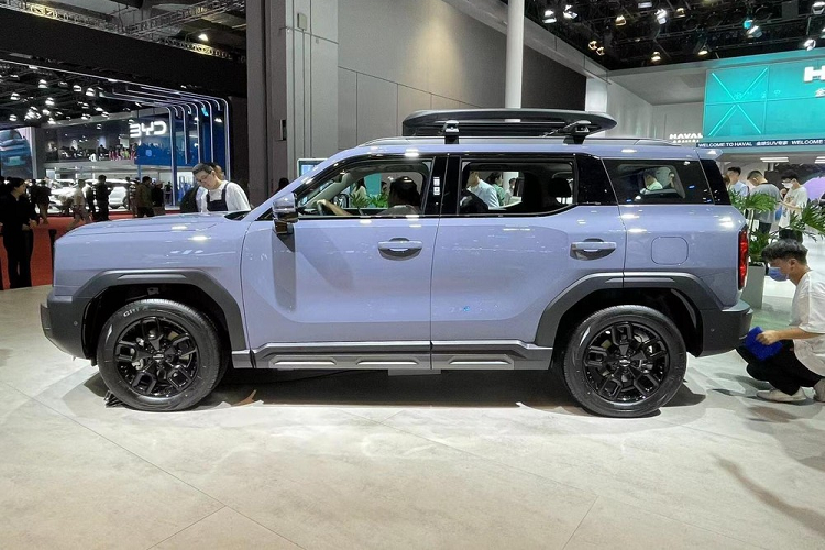 Còn chiếc xe sử dụng động cơ plug-in hybrid đang được trưng bày tại triển lãm ô tô Thượng Hải 2023 cũng có động cơ xăng 1,5 lít nhưng đi kèm thêm mô tơ điện, mang đến tổng công suất lên đến 251 mã lực.