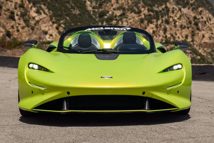 Theo Leiters, thách thức chính là việc phát triển công nghệ làm cho pin có trọng lượng nhẹ hơn nhưng vẫn đảm bảo phạm vi di chuyển đủ lớn. Chia sẻ với đại diện truyền thông tại Dubai, Leiters nhấn mạnh tầm quan trọng hàng đầu của trọng lượng trong triết lý thiết kế của McLaren.