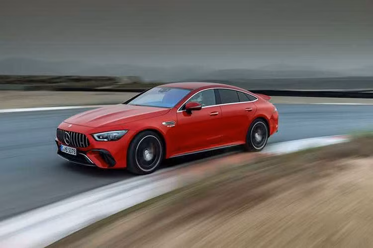 Mức giá xe Mercedes-AMG GT63 SE Performance Coupe 2024 được công bố là 207.708 euro (tương đương 5,3 tỷ đồng) tại thị trường Đức.