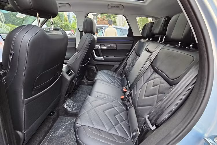 Sau khi ra mắt một thời gian, dự kiến xe sẽ được bổ sung hệ truyền động plug-in hybrid (PHEV) với máy xăng 4 xi-lanh, tăng áp, dung tích 1.5L và mô-tơ điện. Động cơ xăng tạo ra công suất tối đa 115 kW (khoảng 154 mã lực) và mô-men xoắn cực đại 220 Nm.