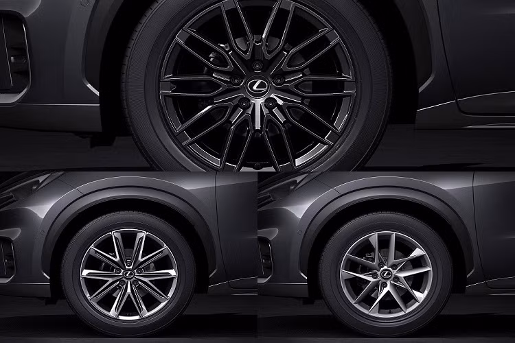 Tại đây, xe được trang bị vô lăng 3 chấu với thiết kế khá giống các mẫu xe Lexus đời mới khác. Vô lăng này tích hợp phím chức năng và lẫy chuyển số thể thao. Phía sau vô lăng còn có bảng đồng hồ kỹ thuật số 12,3 inch... Bên cạnh đó là màn hình hiển thị thông tin kính lái HUD và cửa gió điều hòa trải dài trên mặt táp-lô.