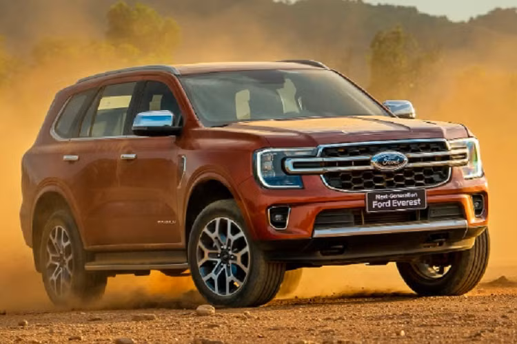 Đứng thứ 9 trong bảng xếp hạng là mẫu SUV Ford Everest với doanh số 754 chiếc, tụt 4 bậc so với tháng trước. Ford Everest 2023 đang được bán với 4 phiên bản, giá dao động 1,099 - 1,452 tỷ đồng.