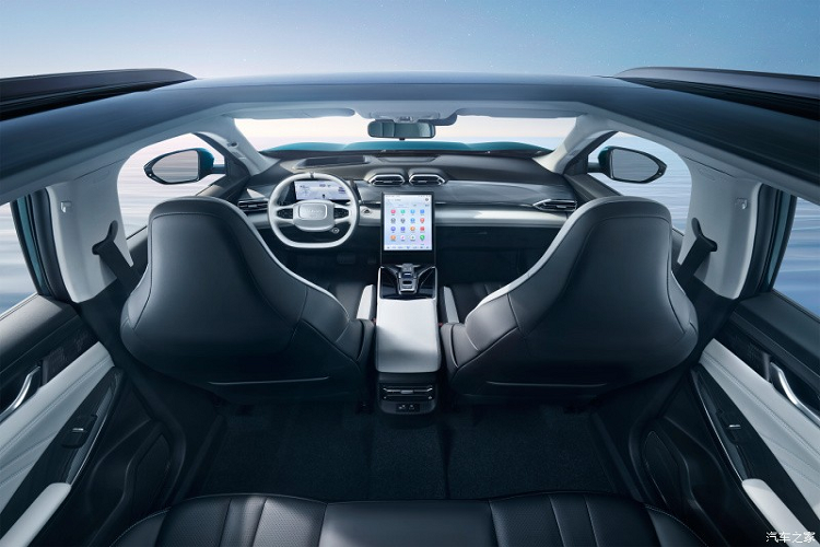 Về sức mạnh, Aeolus Haohan sẽ được trang bị hệ thống động lực Dongfeng Mach trên tất cả các dòng xe, cung cấp ba tùy chọn phiên bản nhiên liệu 1.5T, phiên bản HEV và phiên bản plug-in hybrid. Trong đó, động cơ 1.5T trang bị trên mẫu xe Haohan DH-i có công suất cực đại 204 mã lực, công suất tổng hợp 292 mã lực và mô-men xoắn tổng hợp 565 Nm. kết hợp với hộp số hybrid thông minh 4 cấp, mức tiêu hao nhiên liệu toàn diện theo tiêu chuẩn NEDC là 4,2 lít/100km.