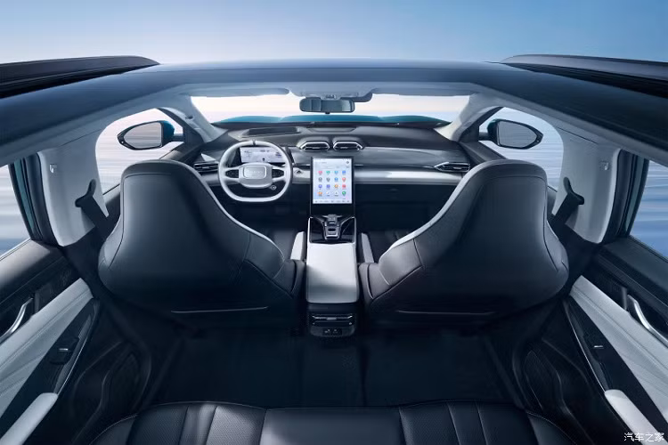 Về sức mạnh, Aeolus Haohan sẽ được trang bị hệ thống động lực Dongfeng Mach trên tất cả các dòng xe, cung cấp ba tùy chọn phiên bản nhiên liệu 1.5T, phiên bản HEV và phiên bản plug-in hybrid. Trong đó, động cơ 1.5T trang bị trên mẫu xe Haohan DH-i có công suất cực đại 204 mã lực, công suất tổng hợp 292 mã lực và mô-men xoắn tổng hợp 565 Nm. kết hợp với hộp số hybrid thông minh 4 cấp, mức tiêu hao nhiên liệu toàn diện theo tiêu chuẩn NEDC là 4,2 lít/100km.