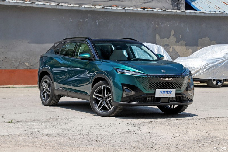 Dongfeng thông báo rằng Haohan là chiếc xe đầu tiên trên thế giới được trang bị hệ thống hybrid phân tách điện + song song . Ở lần ra mắt này, mẫu xe SUV Dongfeng Aeolus Haohan sẽ có tổng cộng 4 phiên bản, trong đó bản máy xăng và HEV được trình làng lần này, còn bản thuần điện của Aeolus Haohan sẽ ra mắt vào Quý IV năm nay, cuối cùng là và mẫu Aeolus Haohan PHEV sẽ ra mắt vào Quý I năm sau.