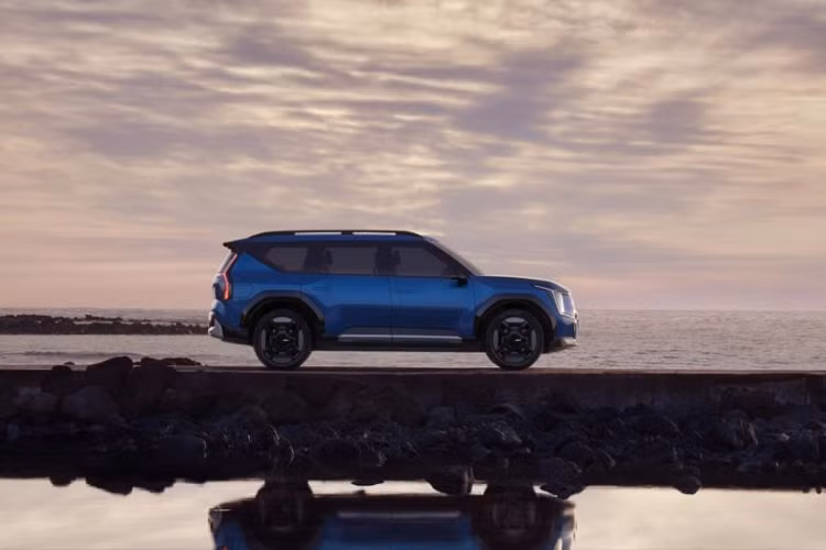 Các nâng cấp này có thể được làm online thông qua hệ thống của Kia. Sau khi mua gói nâng cấp, hệ thống sẽ tự động kích hoạt các tùy chọn nâng cấp trên chiếc xe của chủ sở hữu mà không cần phải đem ra đại lý.